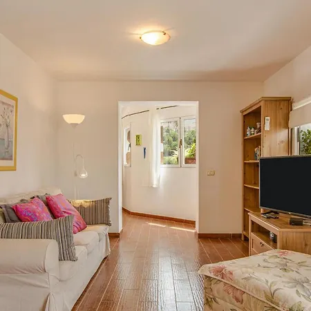Holiday Cottage Santa Lucia Tatil Evi